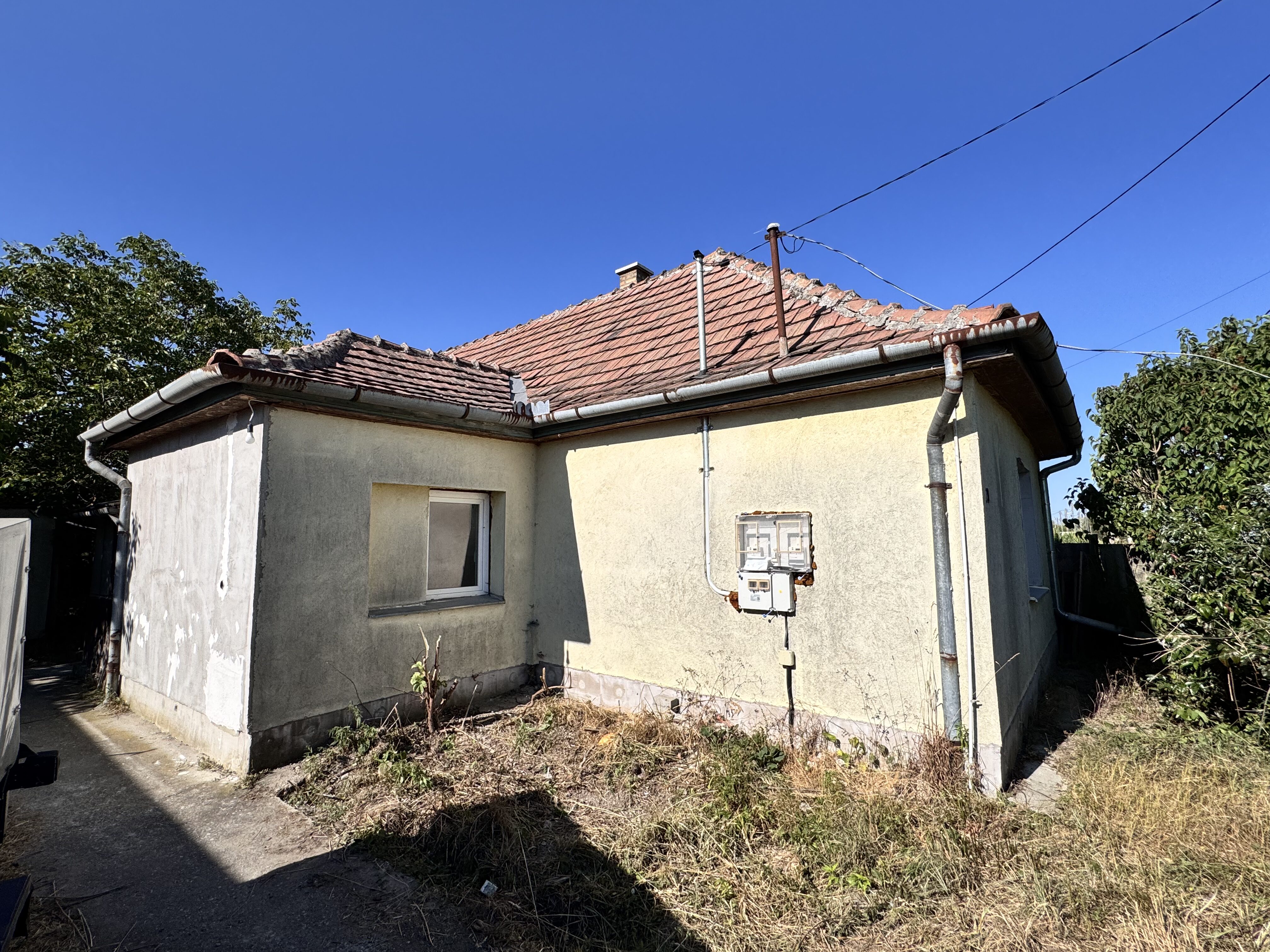 KEDVEZŐ ÁRON HÉV KÖZELI CSALÁDI HÁZ RÁCKEVÉN, – CS21